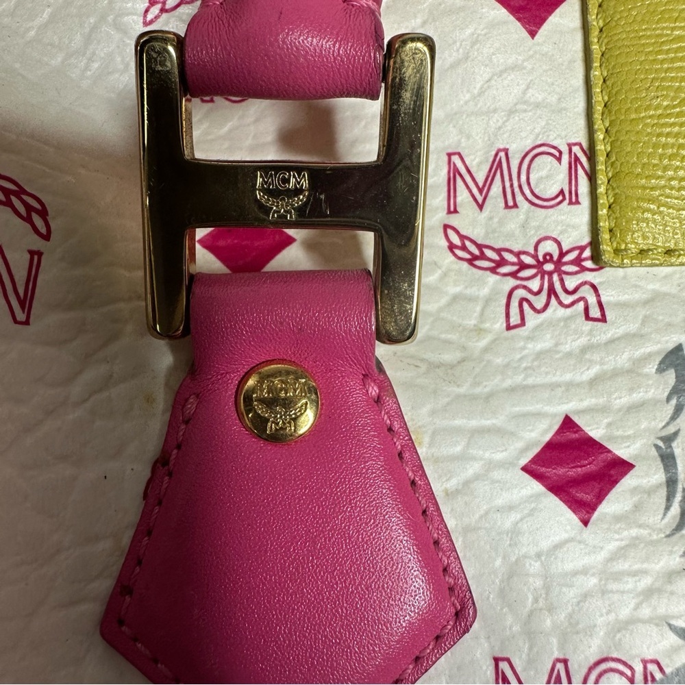 Vintage MCM White and Pink Visetos Leather Lion Boston Bag. - Picture 9 of 11